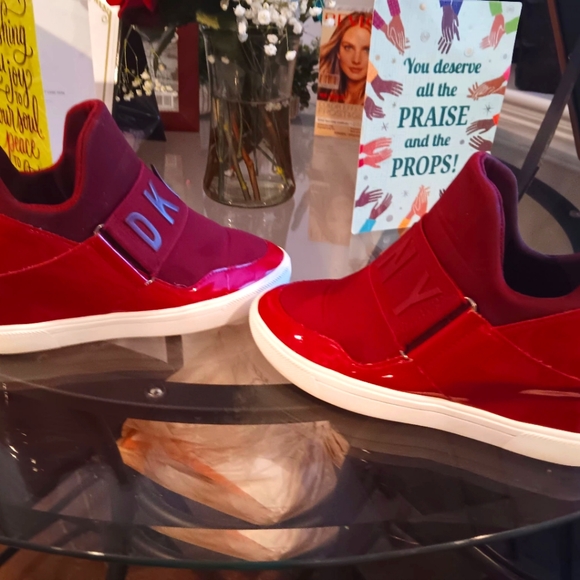 DkNY beautiful red velvet sneakers - Picture 1 of 5